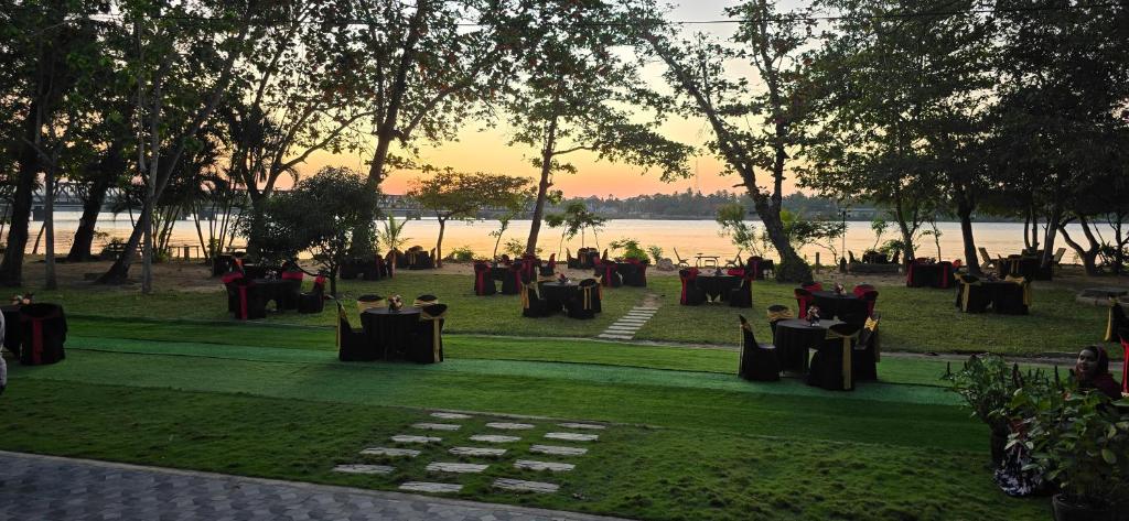 Restaurant, Riviera Resort in Batticaloa