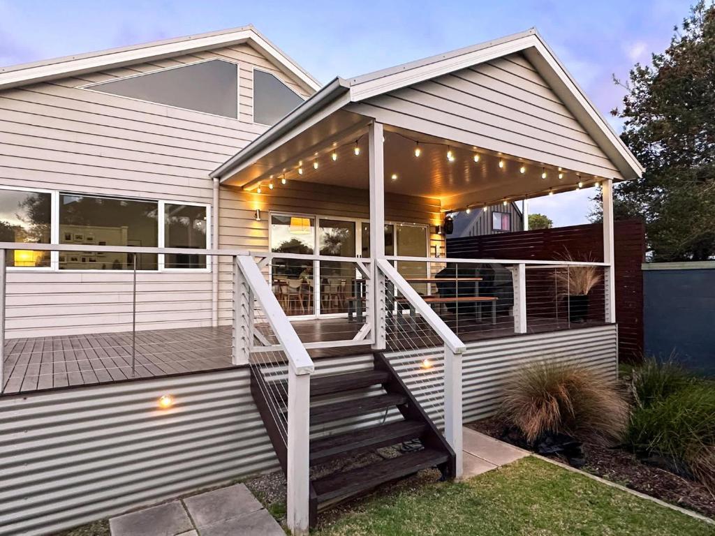 The Sands Sandy Point, Sandy Point