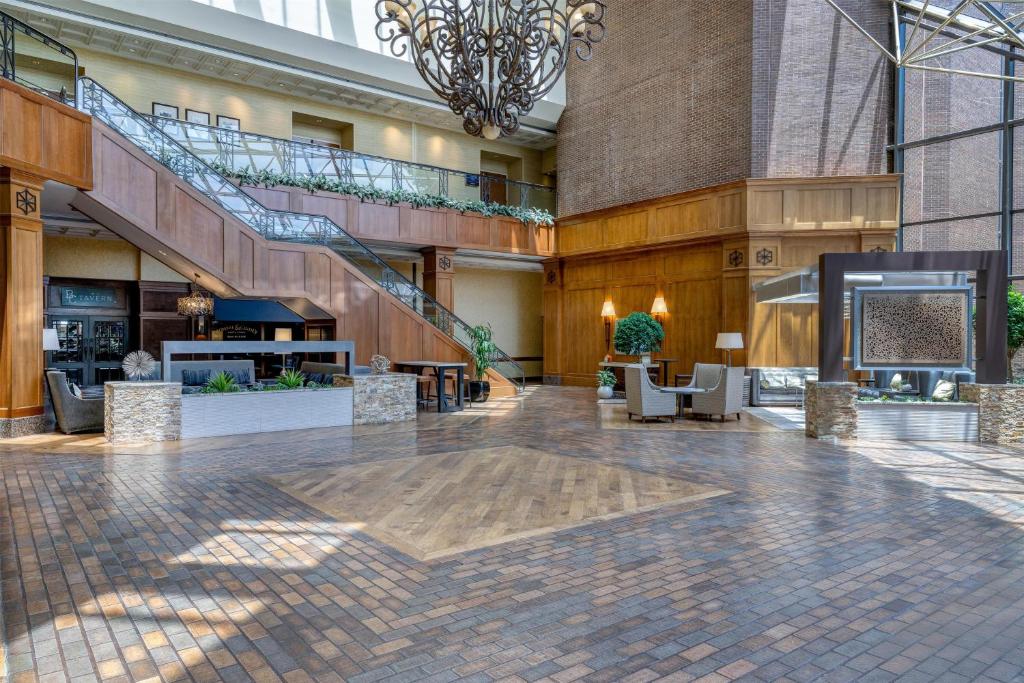 ヒルトン DFW レイクス エグゼクティブ カンファレンス センター (Hilton DFW Lakes Executive Conference Center) フロント・ロビー