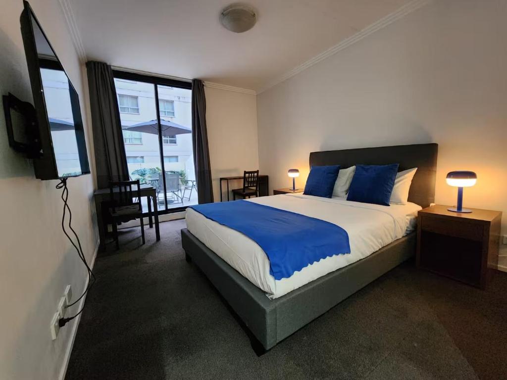 Apartment with Balcony near ICC On Dixon street, Sydney