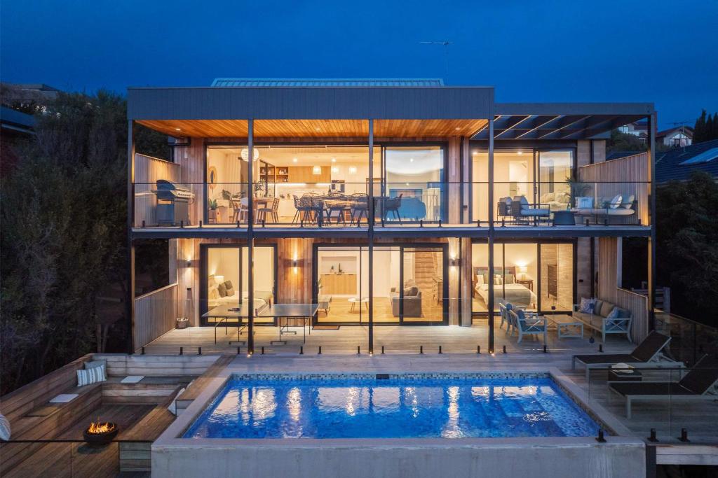 Azure Horizon Heated Pool with Stunning View, Mount Martha