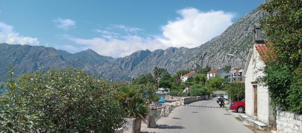 Double room with shared bathroom, Kotor, Dobrota - 3