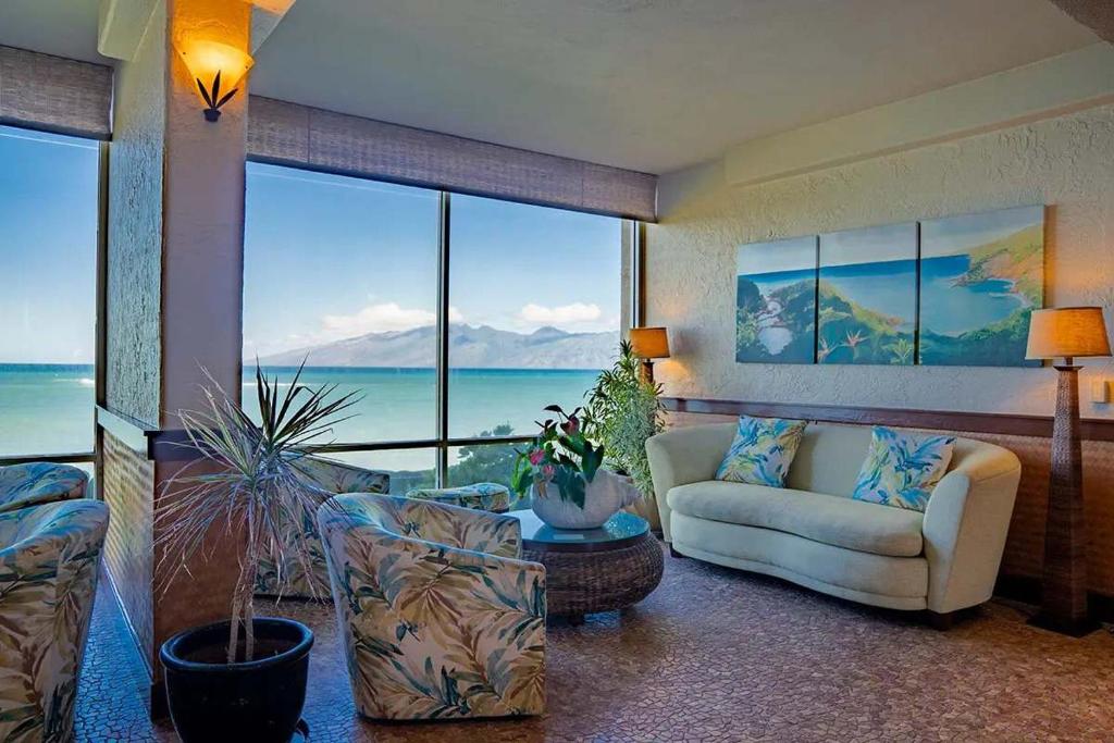 Oceanfront Studio with AC, Gym & Pool - Kahana Gem!, Kahana