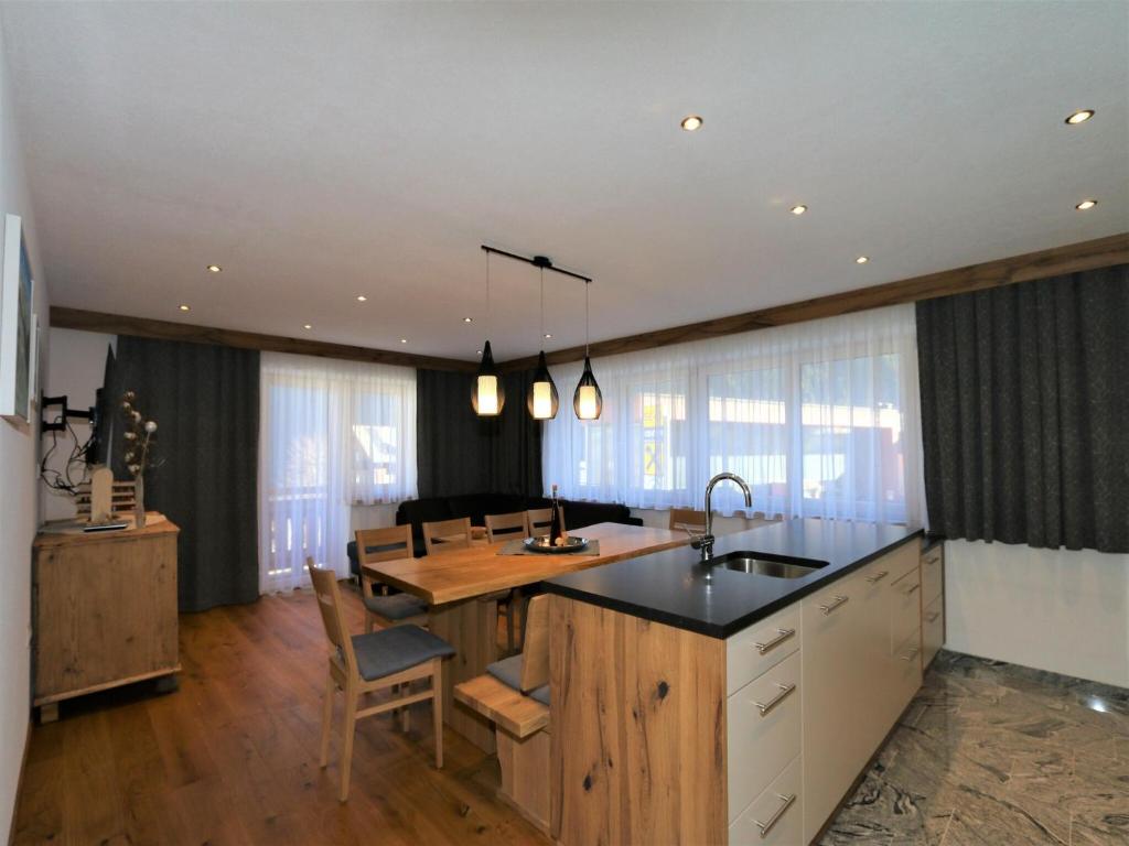 High-quality holiday apartment in Oberkrimml near waterfalls - 4