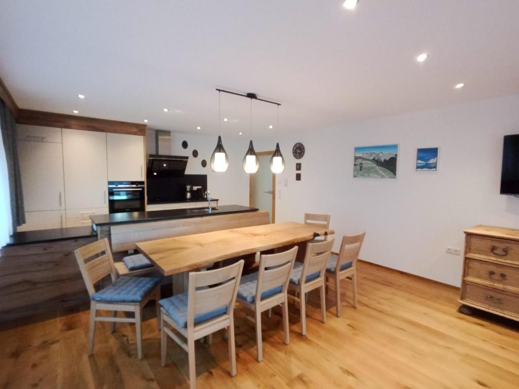 High-quality holiday apartment in Oberkrimml near waterfalls - 2