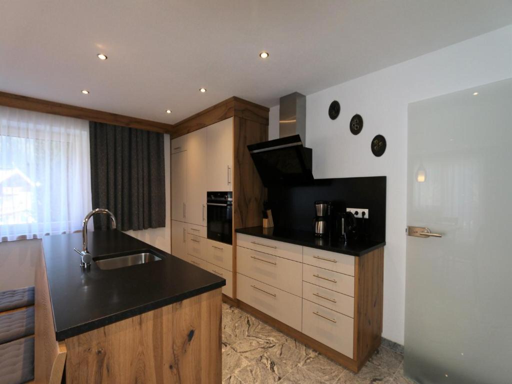 High-quality holiday apartment in Oberkrimml near waterfalls - 5