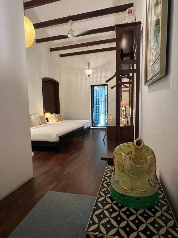 East Indies Mansion, Hotel in George Town