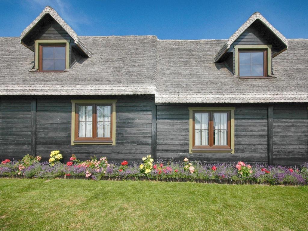 Seaside Cottage in Cisowo with terrace and lovely garden, Darłowo