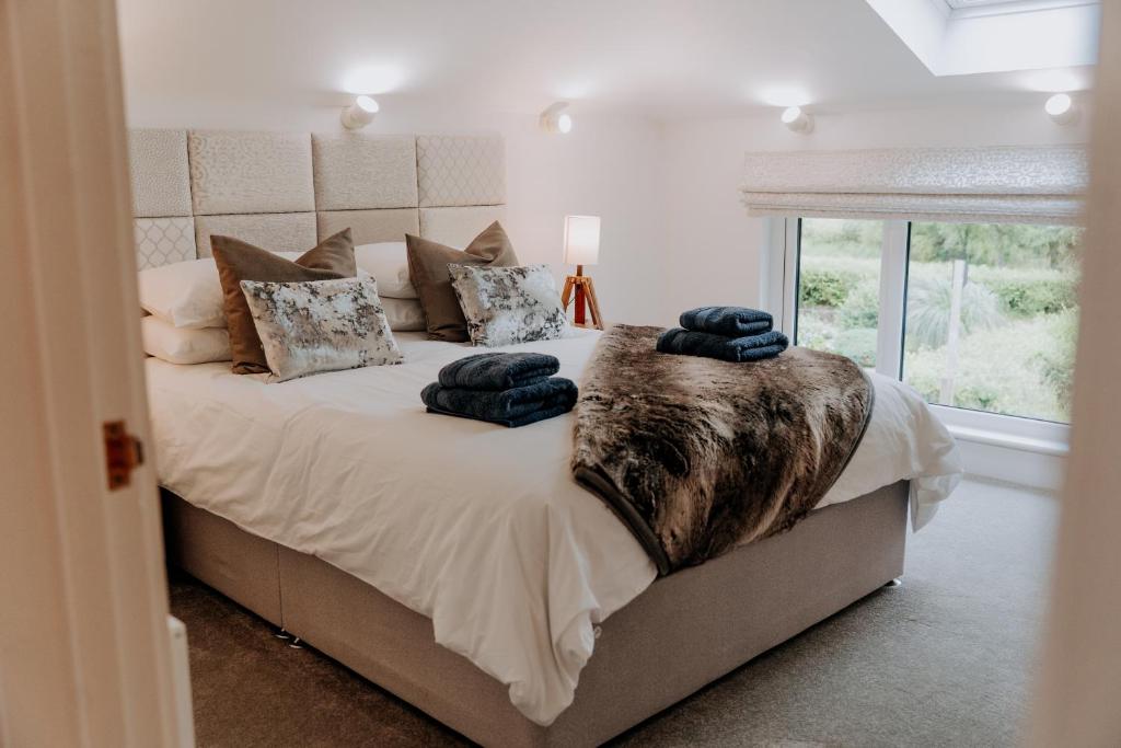 Charming Dual - Cottage A Private Modern Retreat, Llanarthney