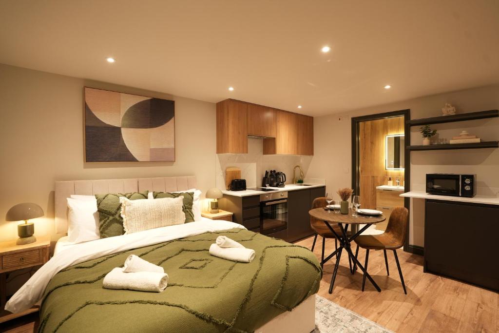 Air-Conditioned Studio, North London Access, New Southgate