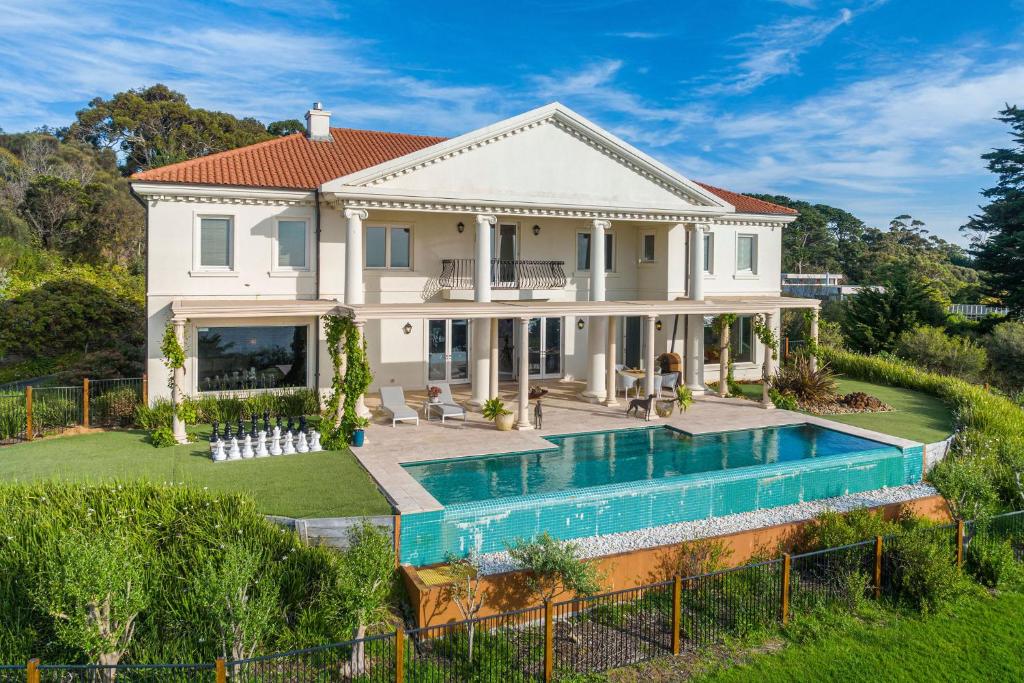 The Bay Crest Manor Views Pool Beach, Mount Eliza