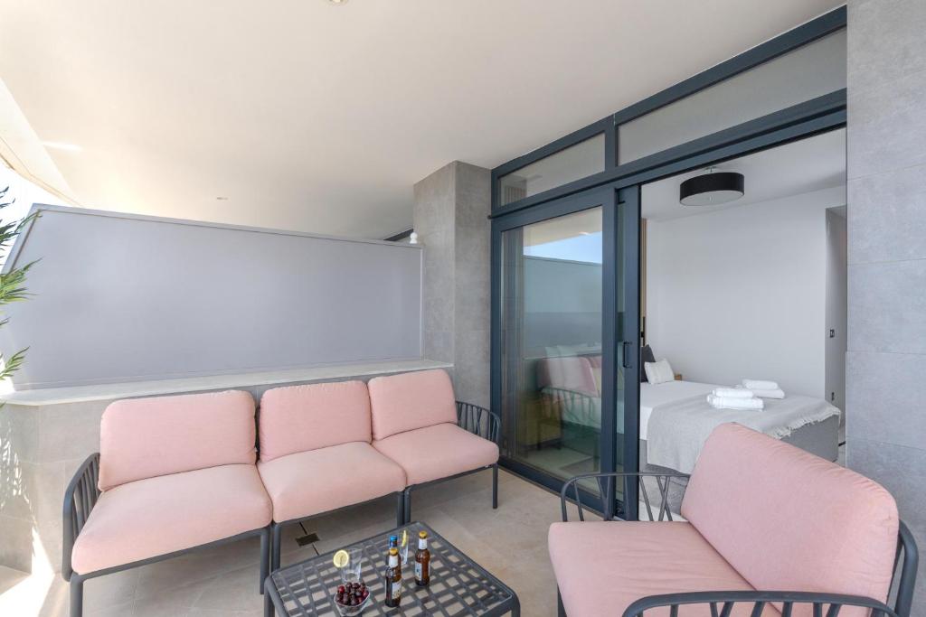 Sunset Cliffs Apartment - High Floor - Sea View - 4