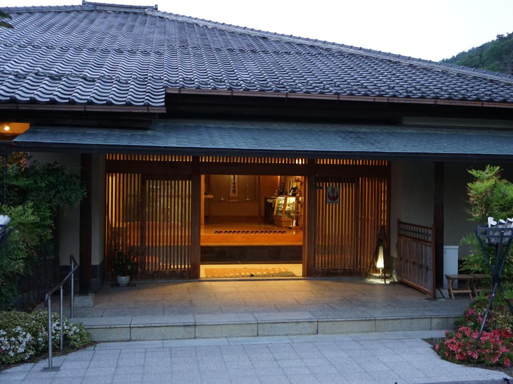 Momoyama photo