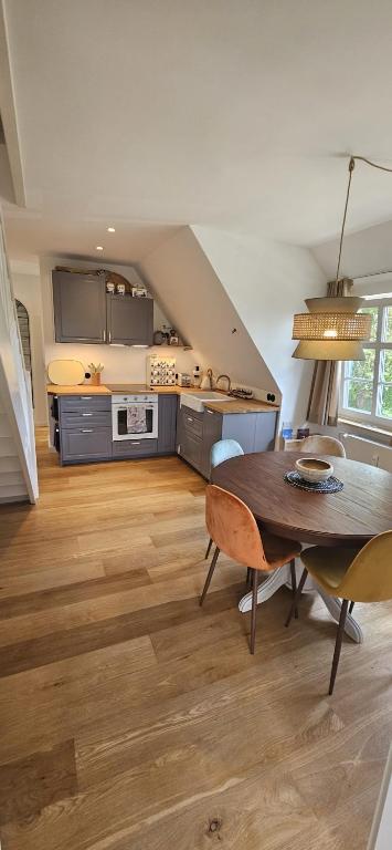 Amrum Lounge - Stilvolle Ferienwohnung mit Gartenidylle, Nebel