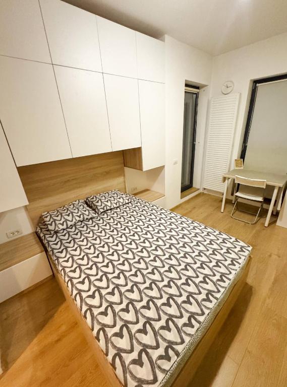 Golden Nest, Bukurešť