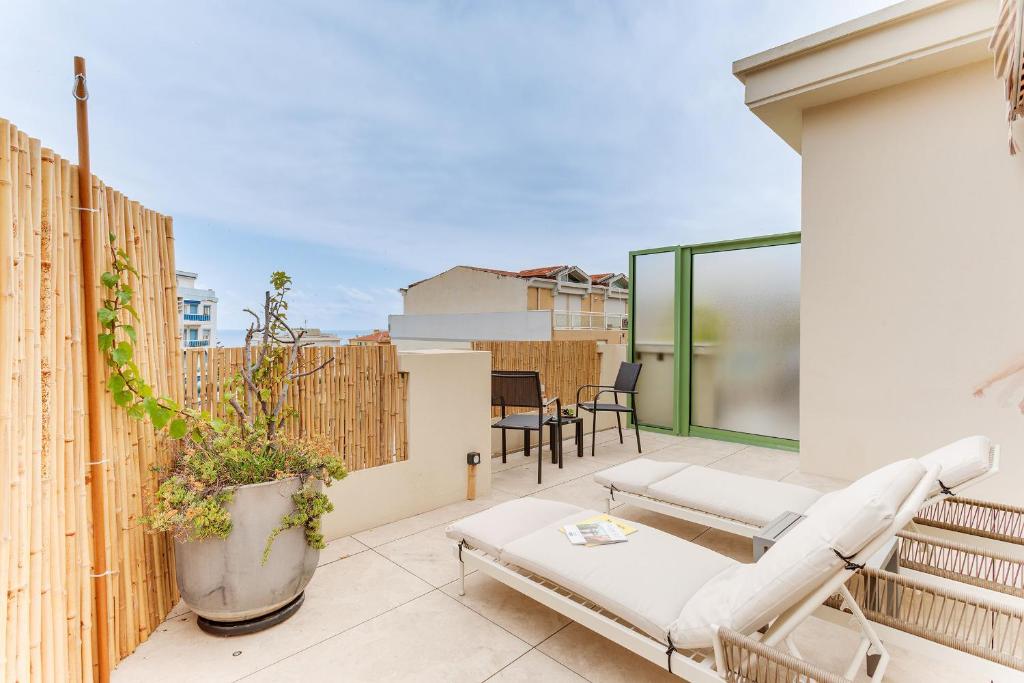 COCO BEACH AP4476 by Riviera Holiday Homes - 1