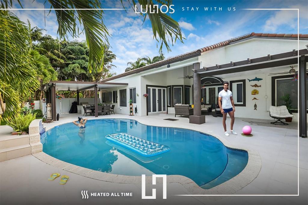 Family 4BR Escape Pool Arcade Sleeps 12 L57, Palmetto Bay