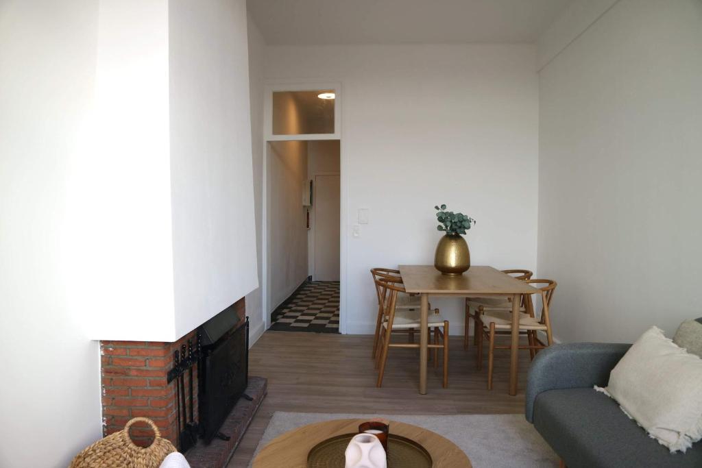 Cozy Antwerp Getaway for 3 5