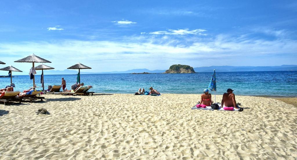 Hotel Korali — Beach in Troulos, Thessaly
