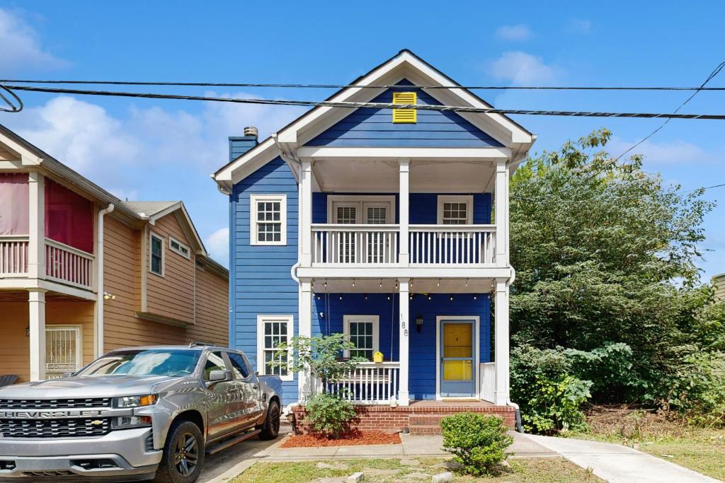 The Buzzing Blue Nest, Atlanta