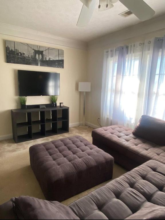 Private Getaway with Balcony, Columbus