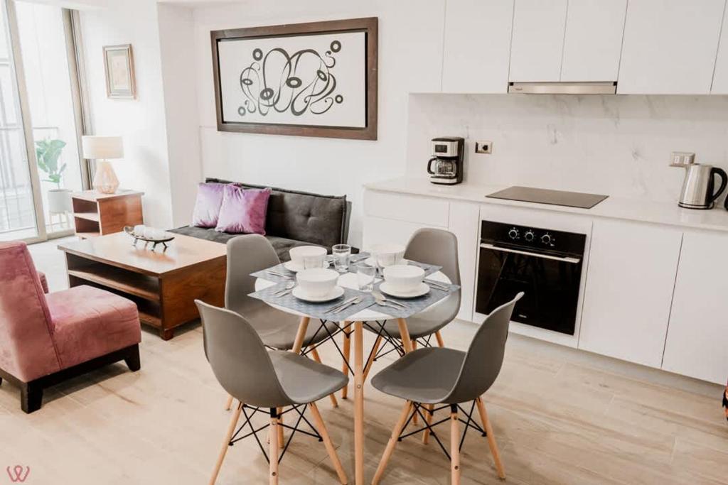 Beautiful Modern 1BR Pool in Barranco, Lima