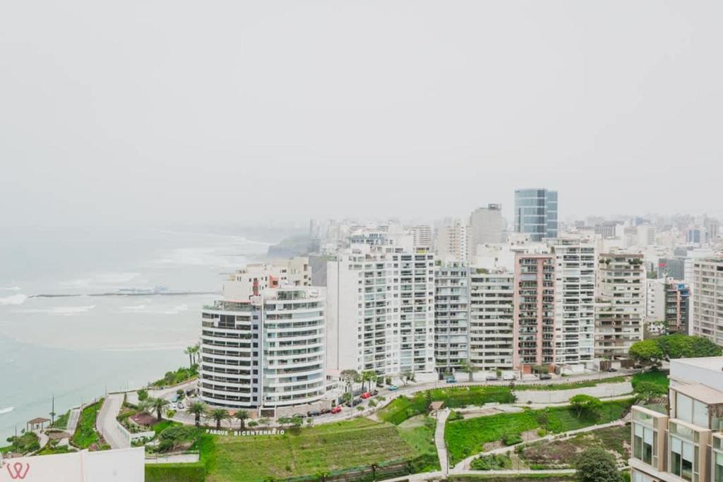 Charming 1BR View & Pool in Barranco - 5