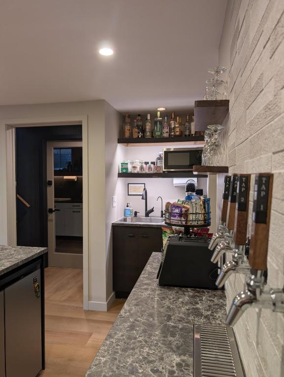 Cliff's Edge Brewing BBnB, Denver