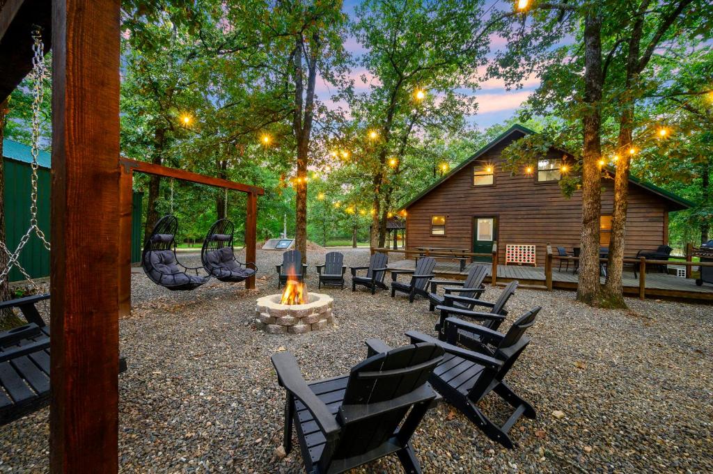 Sleeps 16, Hot Tub, Game Room, Pets, Firepit, Secluded, 2 acres, Stephens Gap
