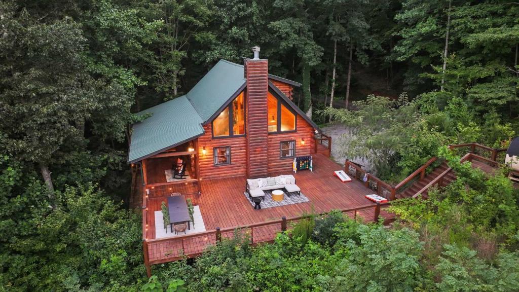 Sleeps 11 - Sauna - Hot Tub - Game Room - Fire Pit, Blue Ridge