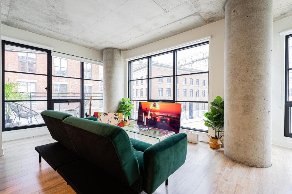 Old Port Gem - Charming 2 bdr in Prime Location, Montreal