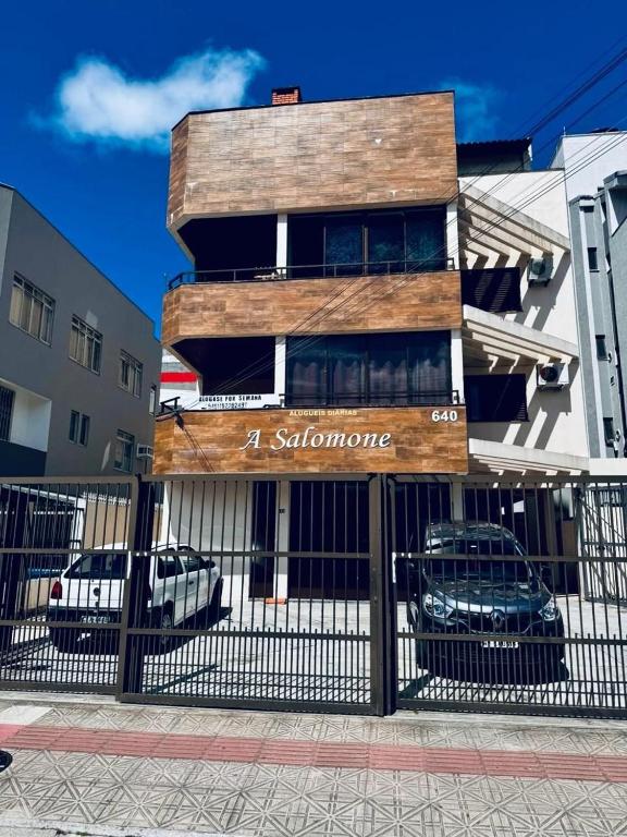 Excelente Predio ubicado a 100 mts. del Mar, Florianópolis