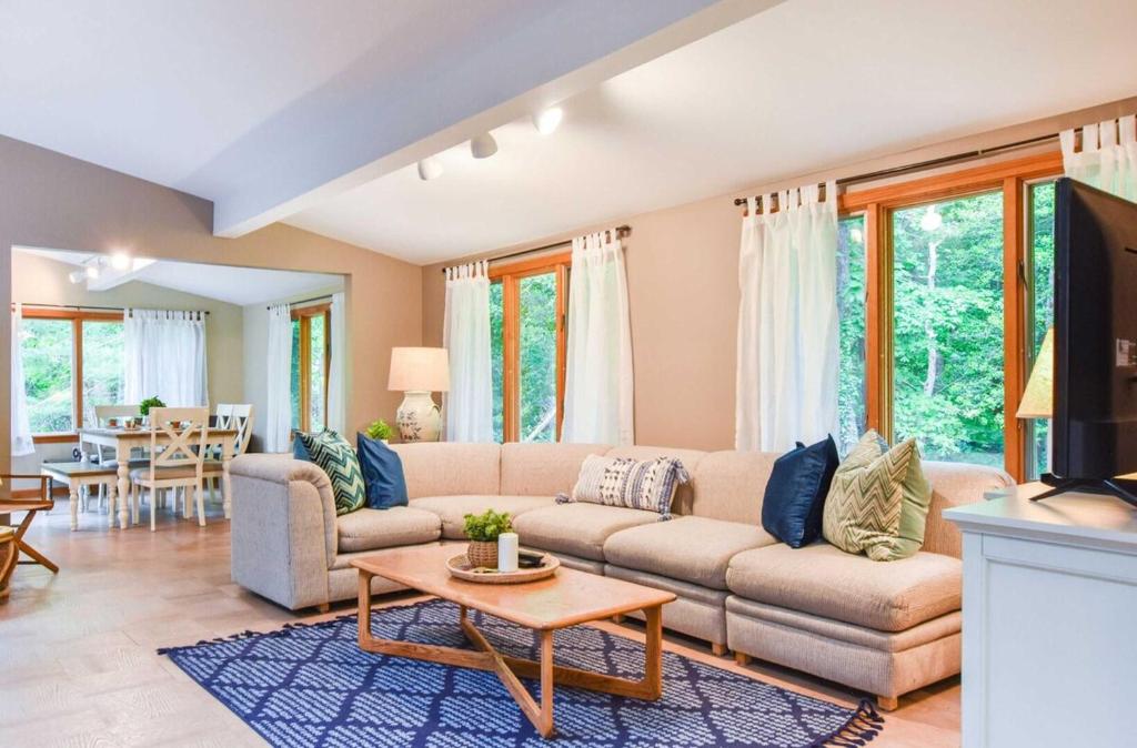 Central AC 3 Min Walk to Pond, Barnstable