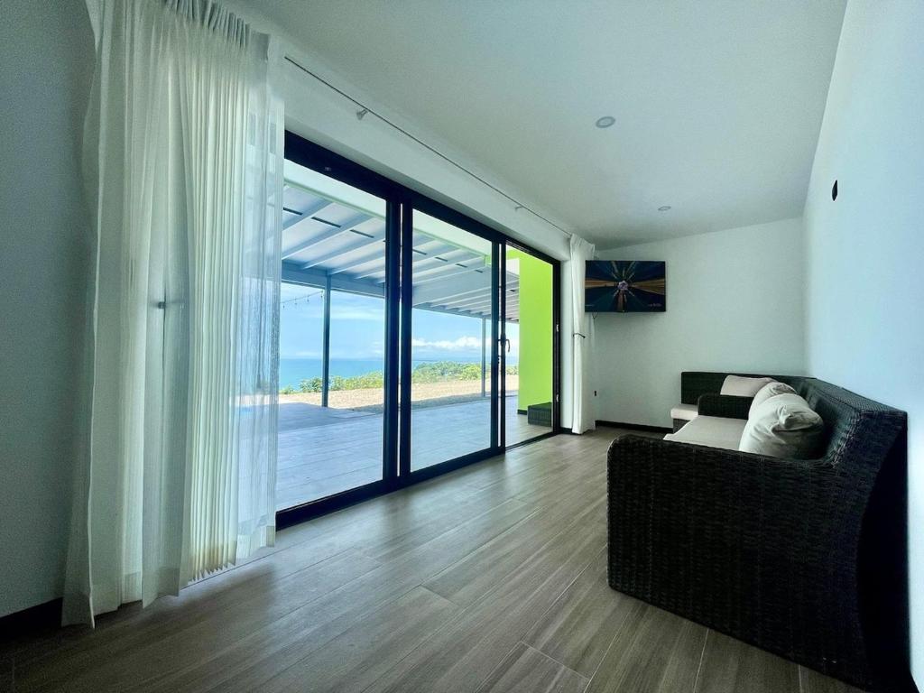 One-Bedroom Apartment with Sea View