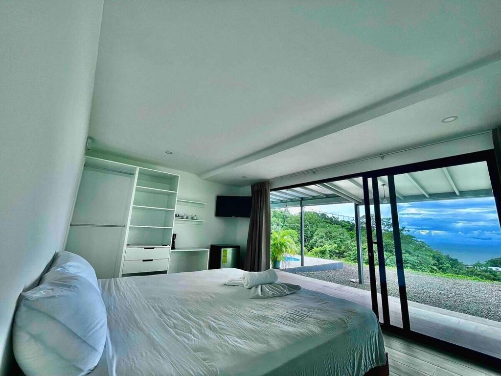 Deluxe One-Bedroom Apartment with Ocean View, Pura Natura Lodge Manuel Antonio in Quepos