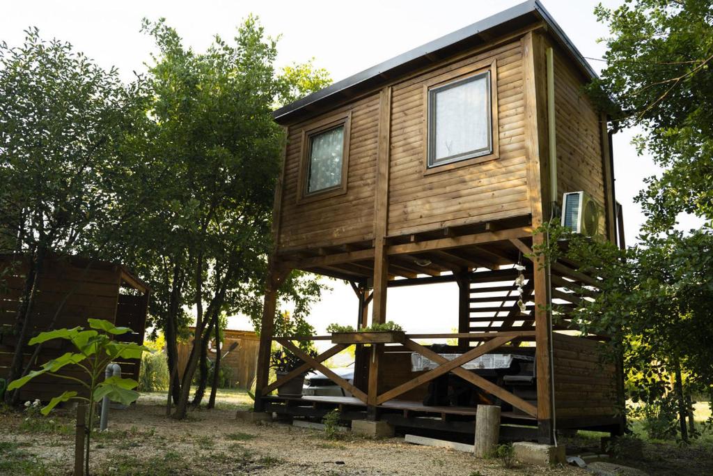 Super cute Treehouse by the river - 2