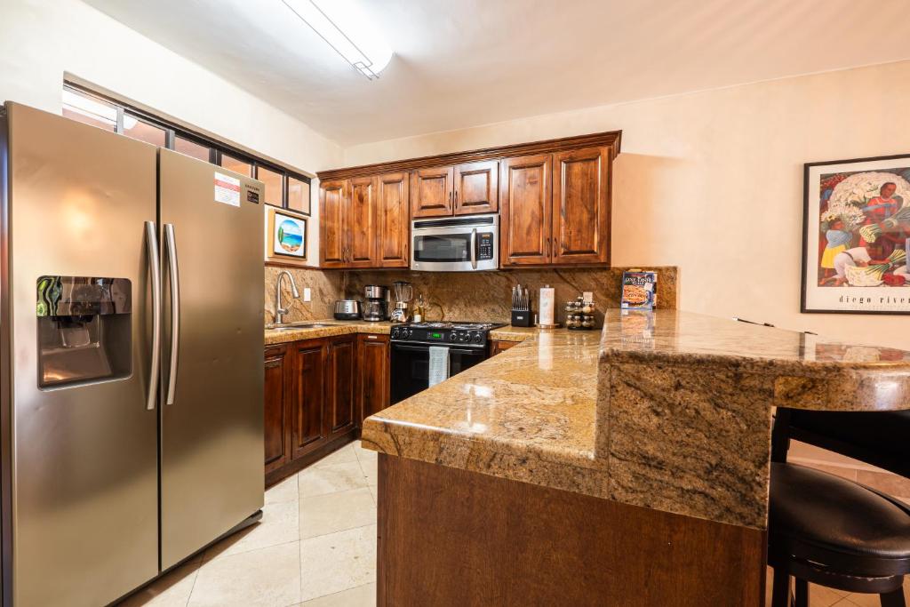 Elegant Pool View w/Balcony| Beach Walk| Hot Tub - 4