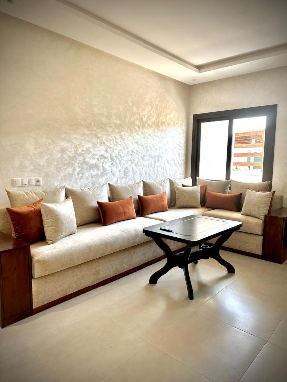 Residencia Colina Smir, Mʼdik