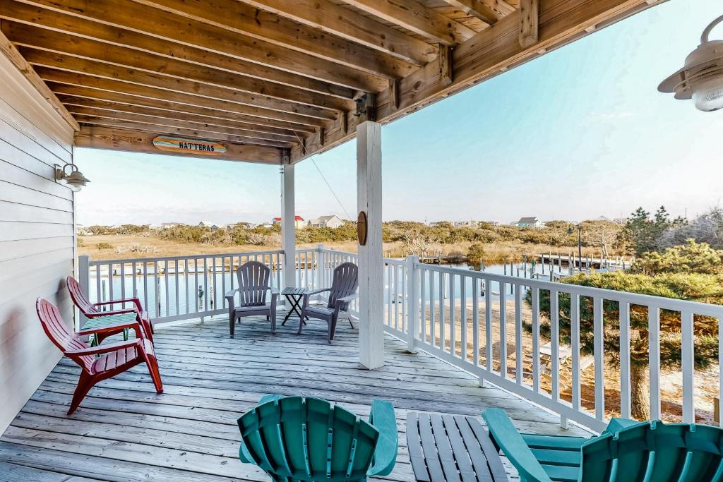 Sandy Cheeks #D2SC-H, Hatteras