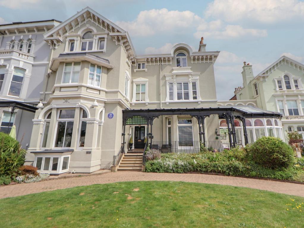 Ismay Dining Room Suite - Titanic Interest, Crosby