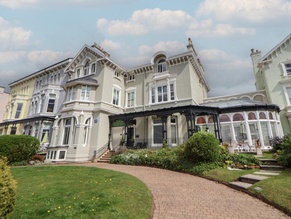 Ismay Billiard Room Apartment - Titanic Interest, Crosby
