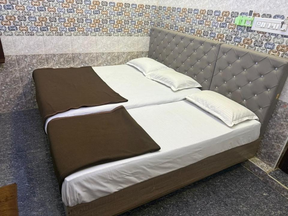 SK Residence (Located 10 Meter from Nagore Dargah Main Entrance), Nāgore