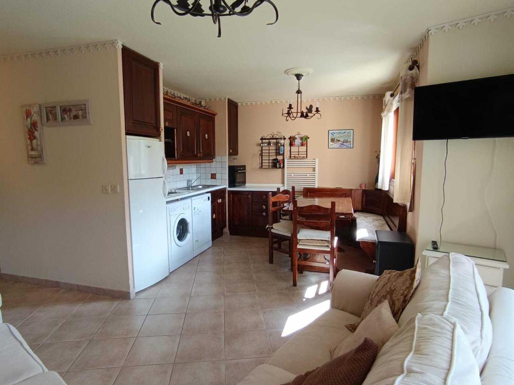 Appartement fonctionnel pour 5 personnes avec animaux acceptés, parking et balcon sud - FR-1-445-226 - 3