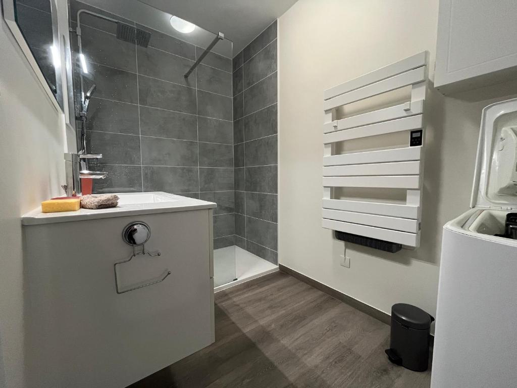 Spacieux appartement refait à neuf avec balcon et garage, proche centre-ville - 5