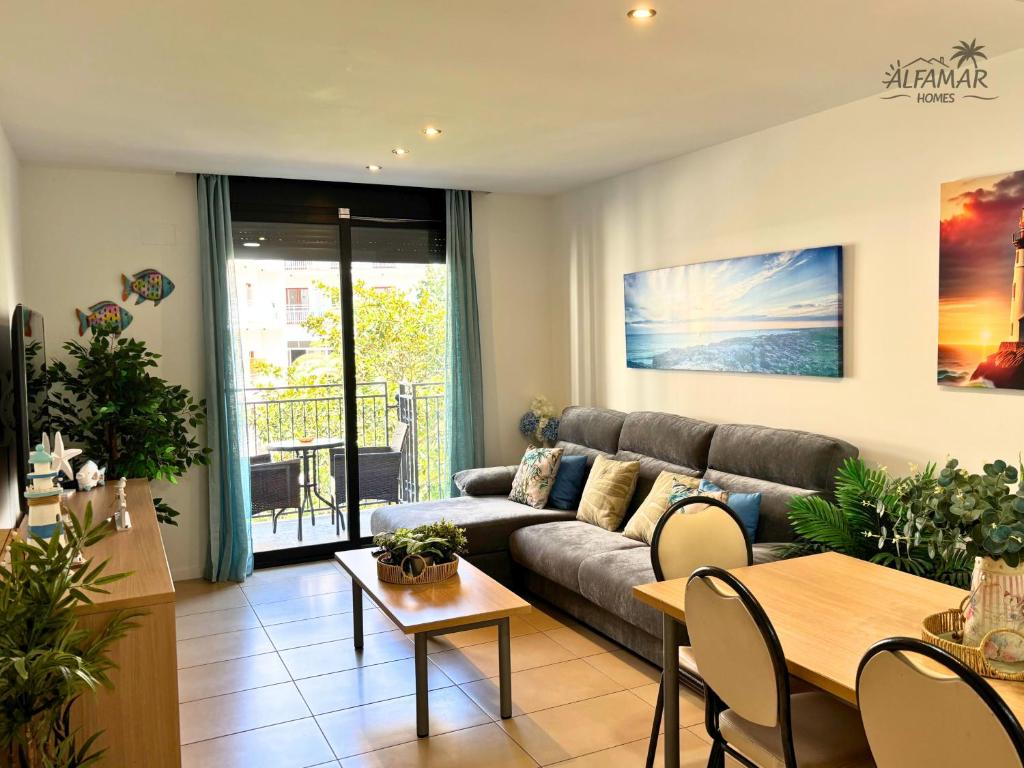 Zen Suite - Modern Apartment with Parking & Swimming Pool, Lloret de Mar