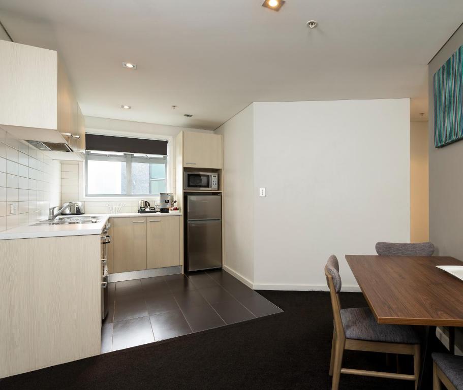 Kitchen, Oaks Auckland Hotel in Auckland