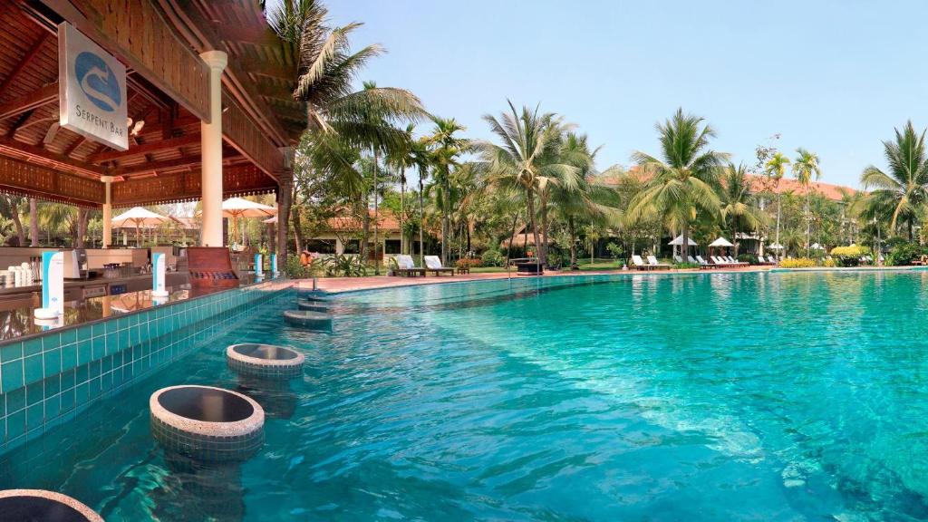 Swimming pool, Sofitel Angkor Phokeethra Golf & Spa Resort in Siem Reap