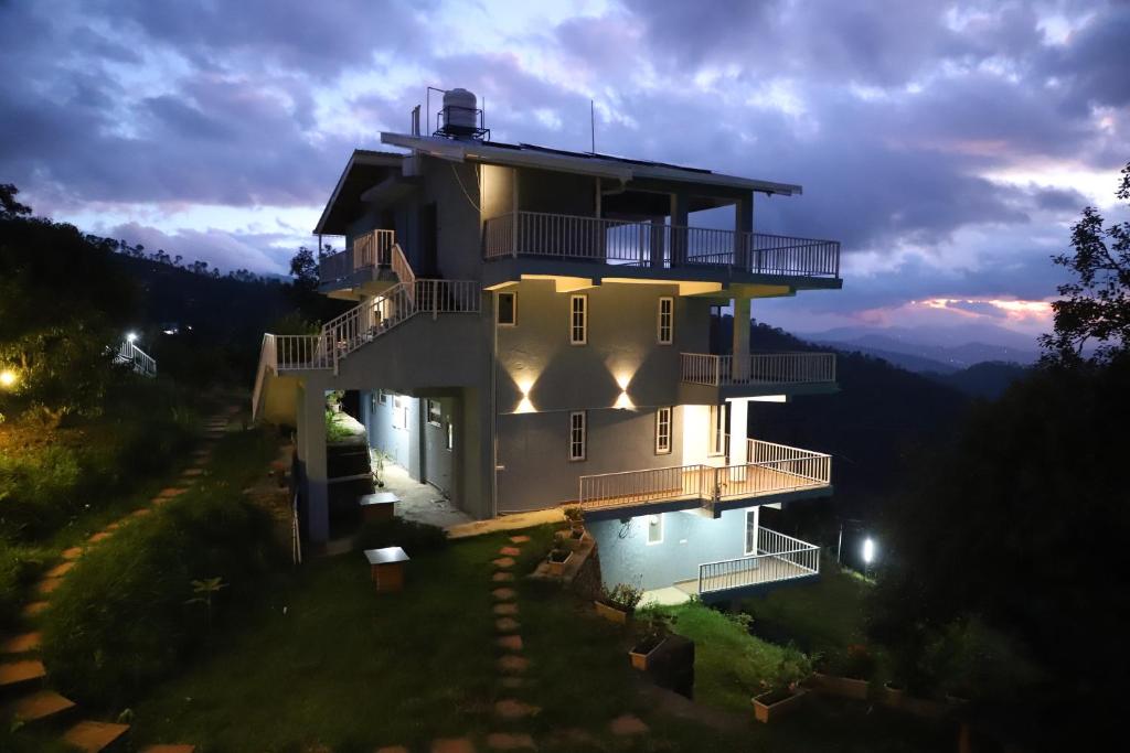 The Blissful Trails 3BR Home 1 in Satkhol by Homeyhuts, Mukteswar