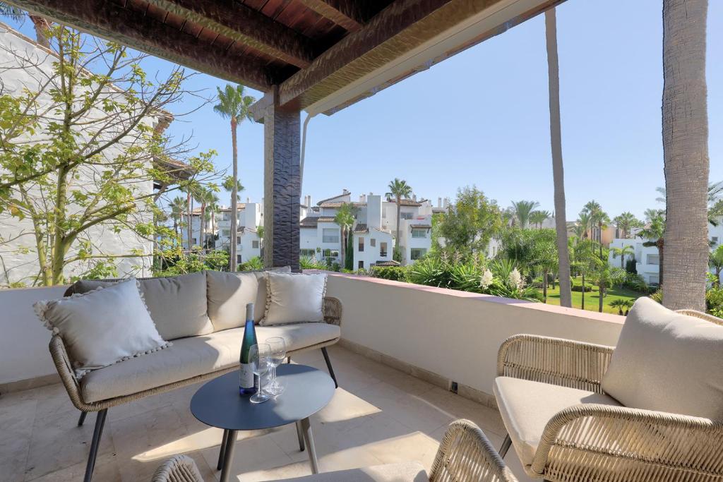 Stylish 2 Bedroom Penthouse With Pool by the Beach - 5