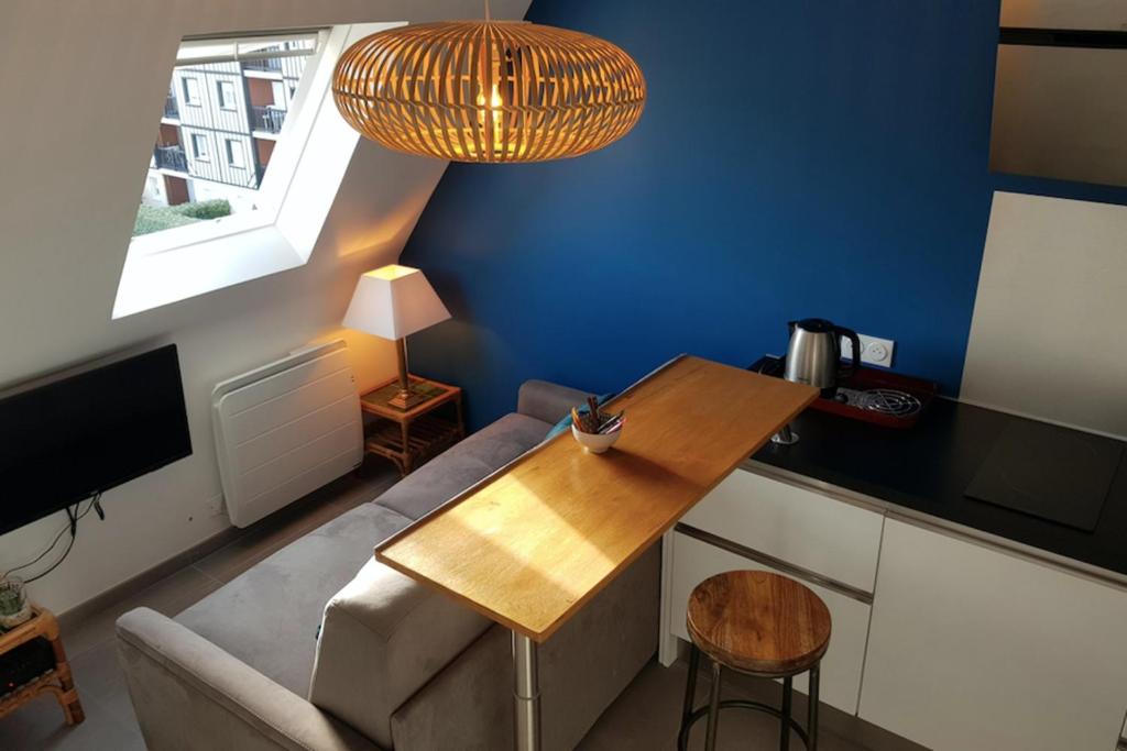 Equipped apartment on the edge of Cabourg Beach - 1